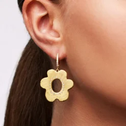 Daisy Huggie Earrings in Yellow Gold