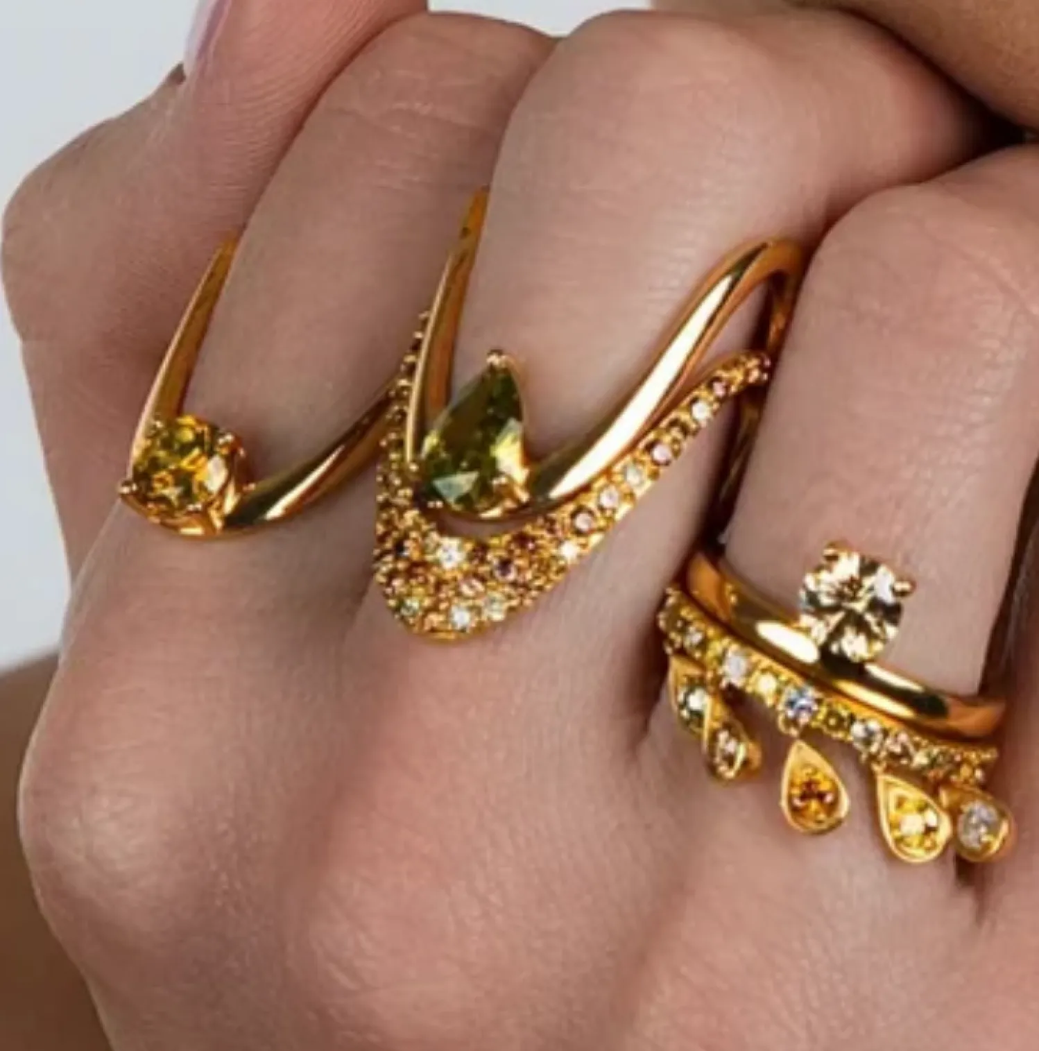 Fancy Colored Diamond Floating Ring in Yellow Gold