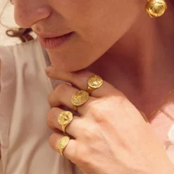 Greek Pothos Ring in Yellow Gold