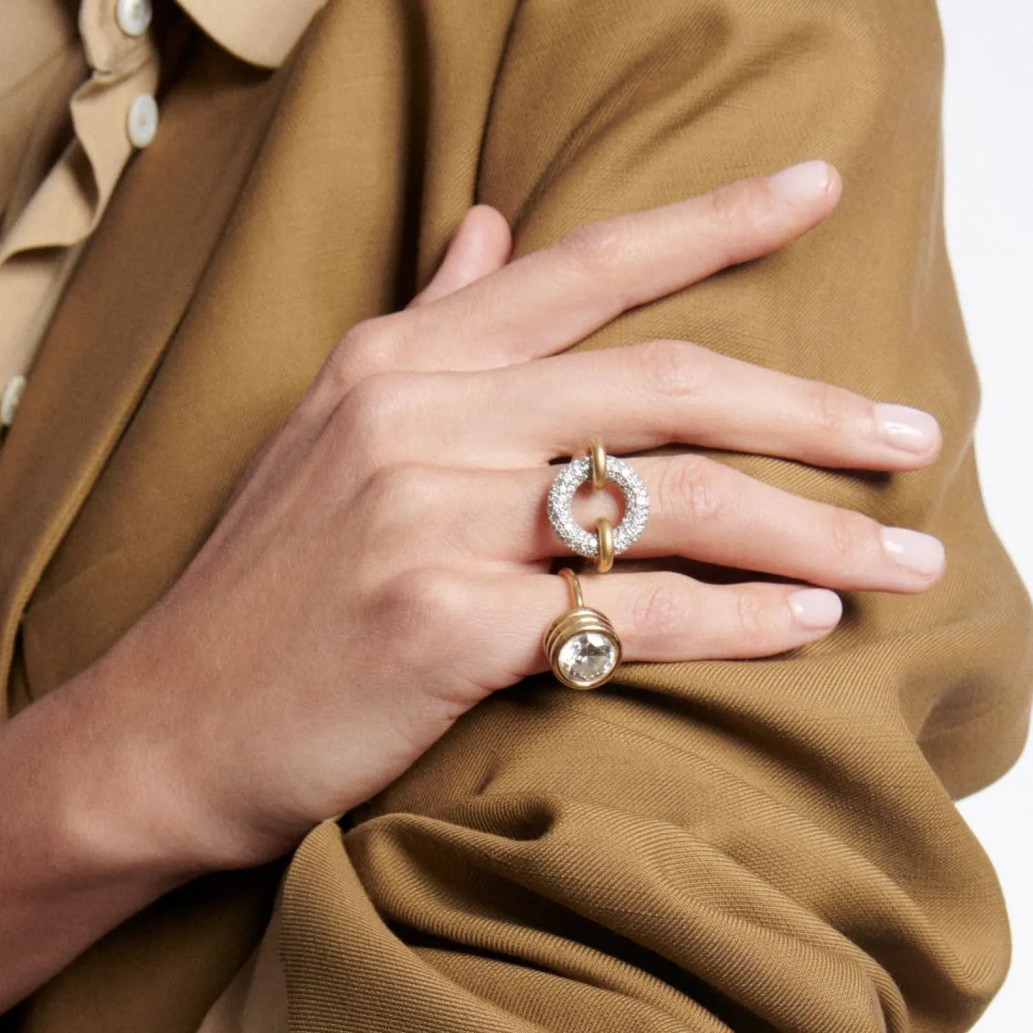 White Diamond Pavé Arco Ring in Yellow Gold